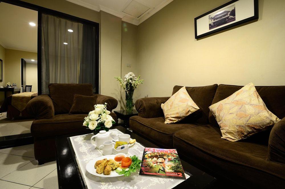 Capital O 534 Sriwijaya Hotel Джакарта Екстериор снимка