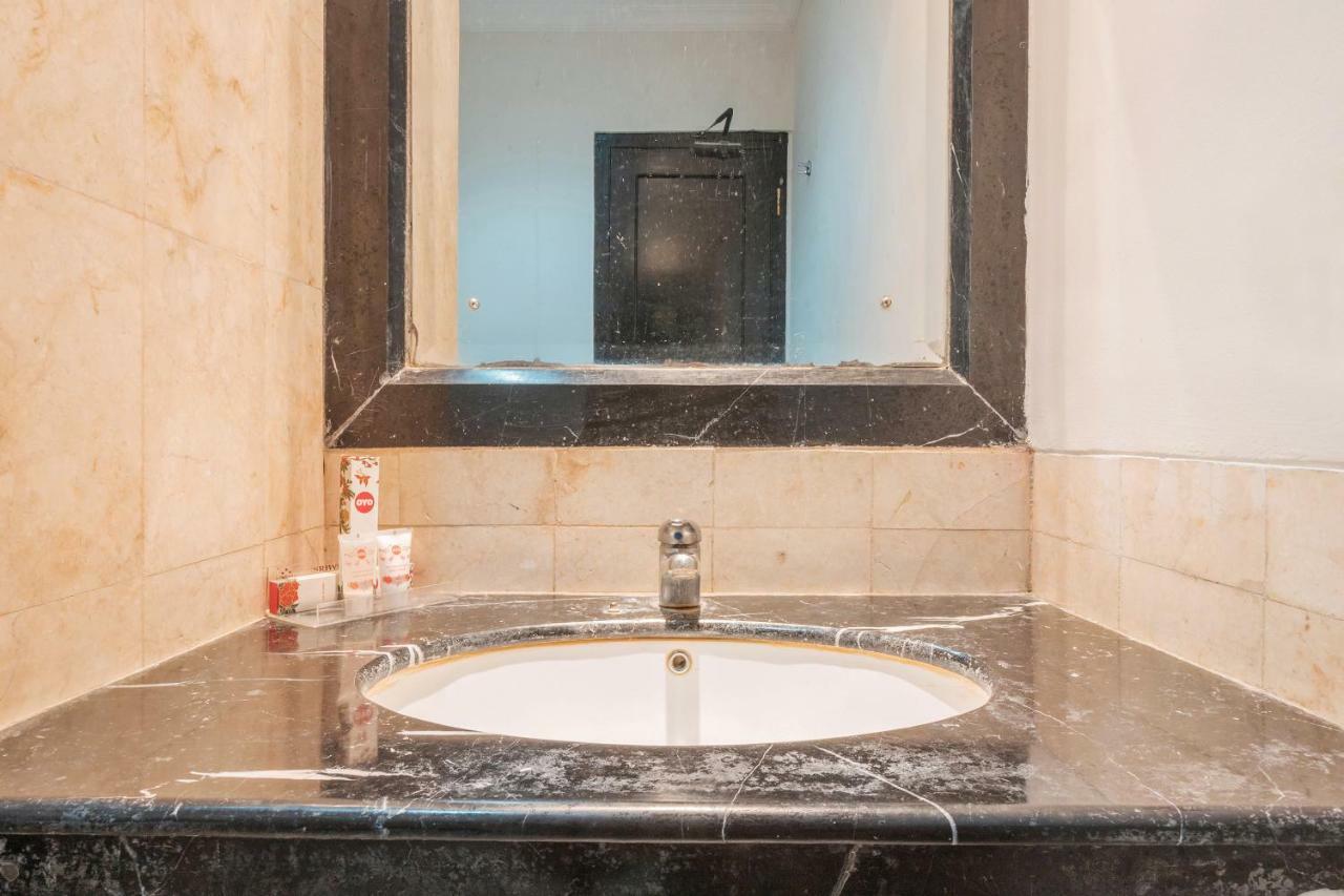Capital O 534 Sriwijaya Hotel Джакарта Екстериор снимка